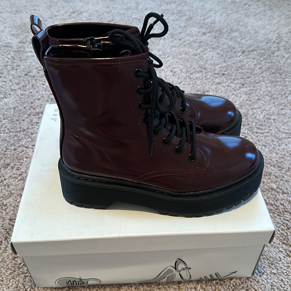 Black cherry patent shiny combat boots new in box size 6 a new day - Picture 2 of 4